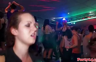 XXX पिताजी सेक्स पर अपनी बेटी करीना कपूर के सेक्सी पिक्चर नस्ल