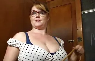 XXX लड़की सेक्सी पिक्चर फिल्म इंग्लिश में सेक्सी नीचे पहनने के कपड़ा seduces नई प्रेमी