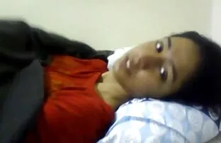 XXX नग्न Nymphmanka में जंजीरों है सेक्सी पिक्चर फिल्म हिंदी भरवां पर एक युवा आदमी