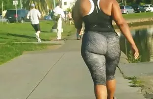 XXX सुंदर हिंदी पिक्चर फिल्म वीडियो में सेक्सी युवती धीरे से बिस्तर पर bared